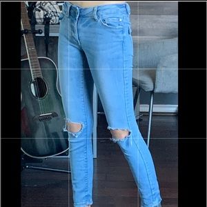 MID WAISTED CUT/RIPPED SKINNY JEANS